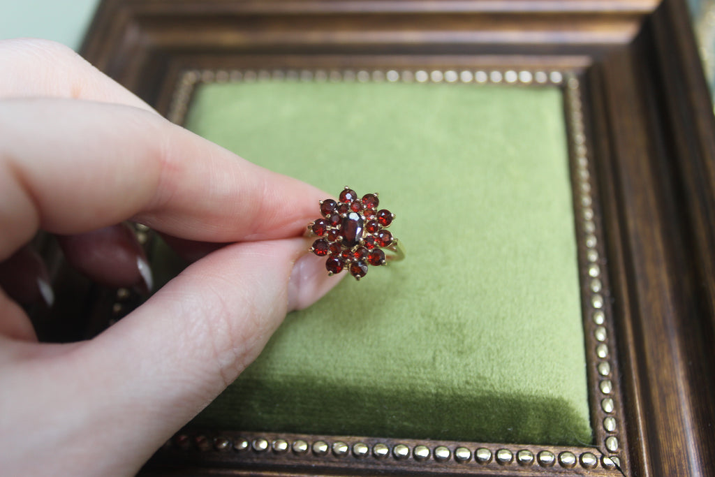 Vintage 9ct Gold Natural Garnet Cluster Ring – Sheffield Hallmarked 1976