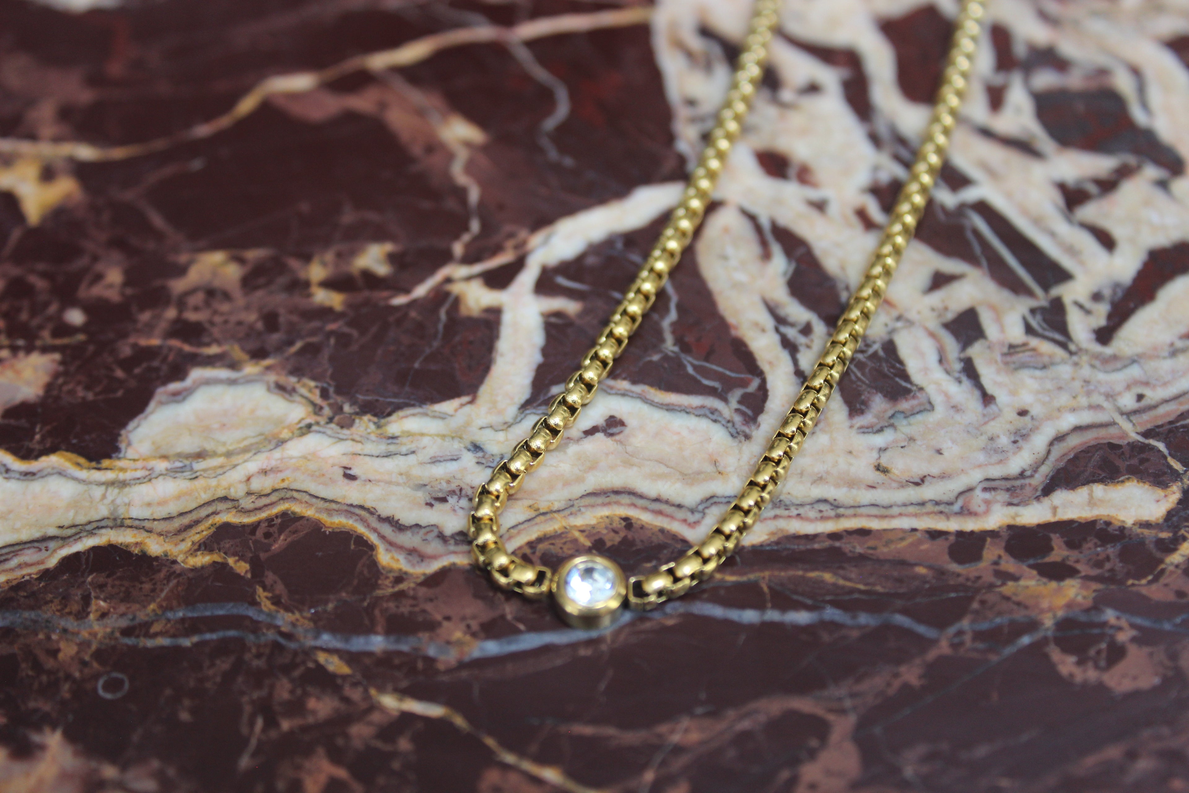 The White Stone Pendant Necklace Gold