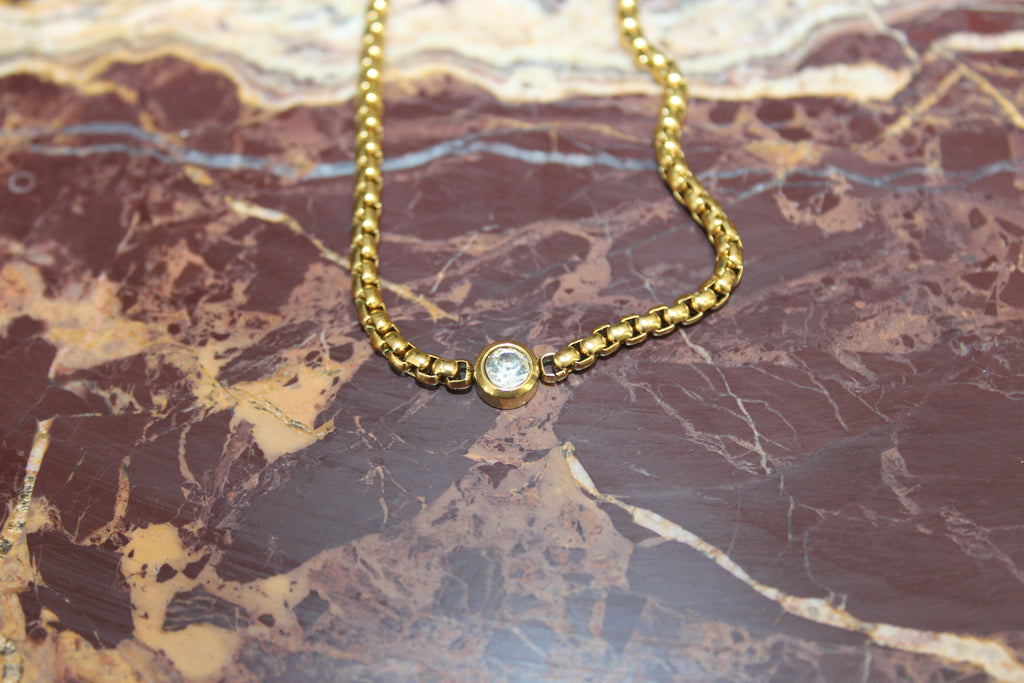 The White Stone Pendant Necklace Gold