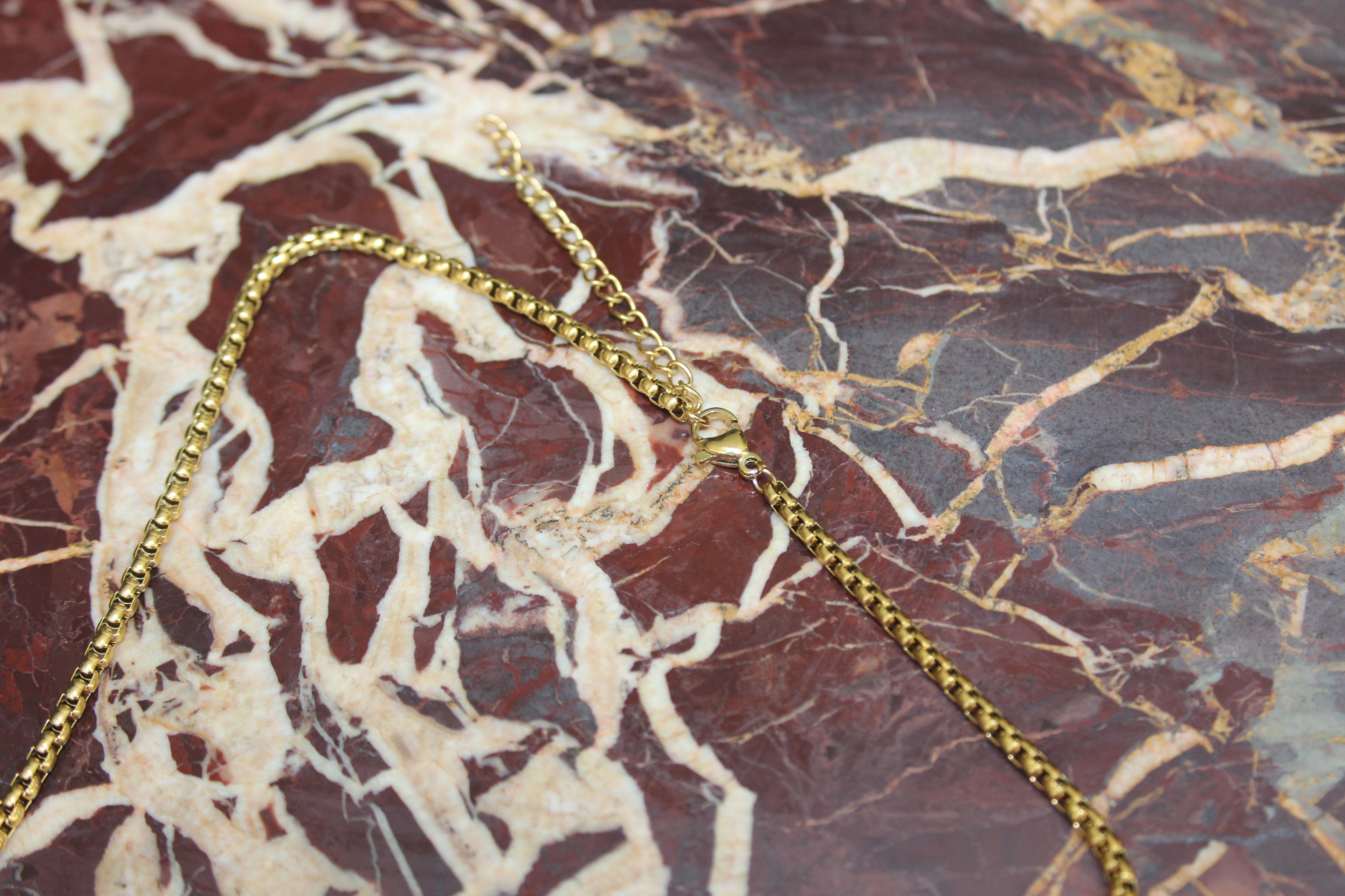 The White Stone Pendant Necklace Gold
