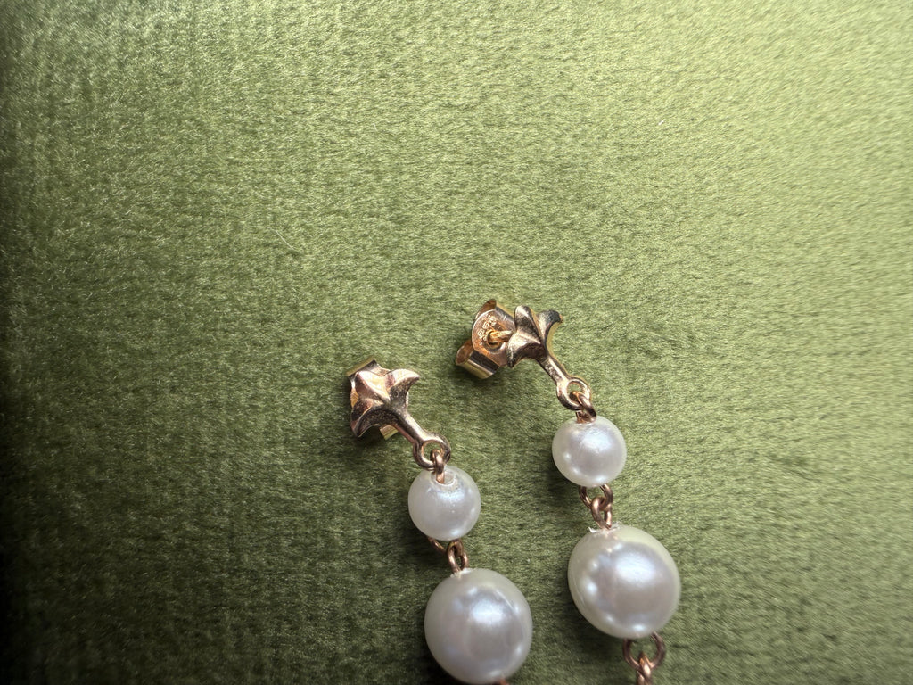 Vintage 9ct Gold Graduated Pearl Drop Earrings | Trefoil Stud Top (worn) – The Nook