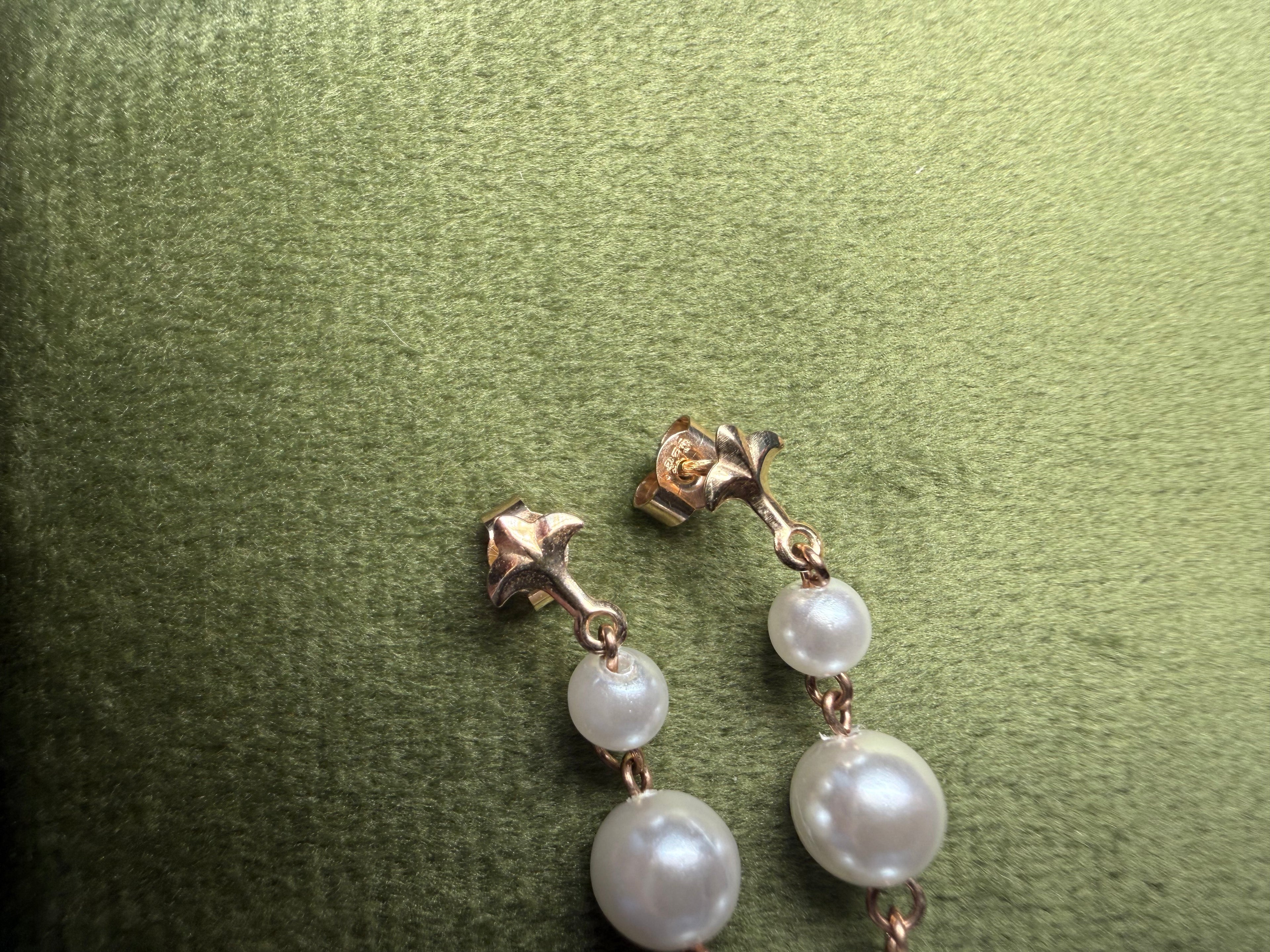 Vintage 9ct Gold Graduated Pearl Drop Earrings | Trefoil Stud Top (worn) – The Nook