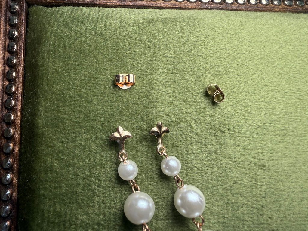 Vintage 9ct Gold Graduated Pearl Drop Earrings | Trefoil Stud Top (back view) – The Nook