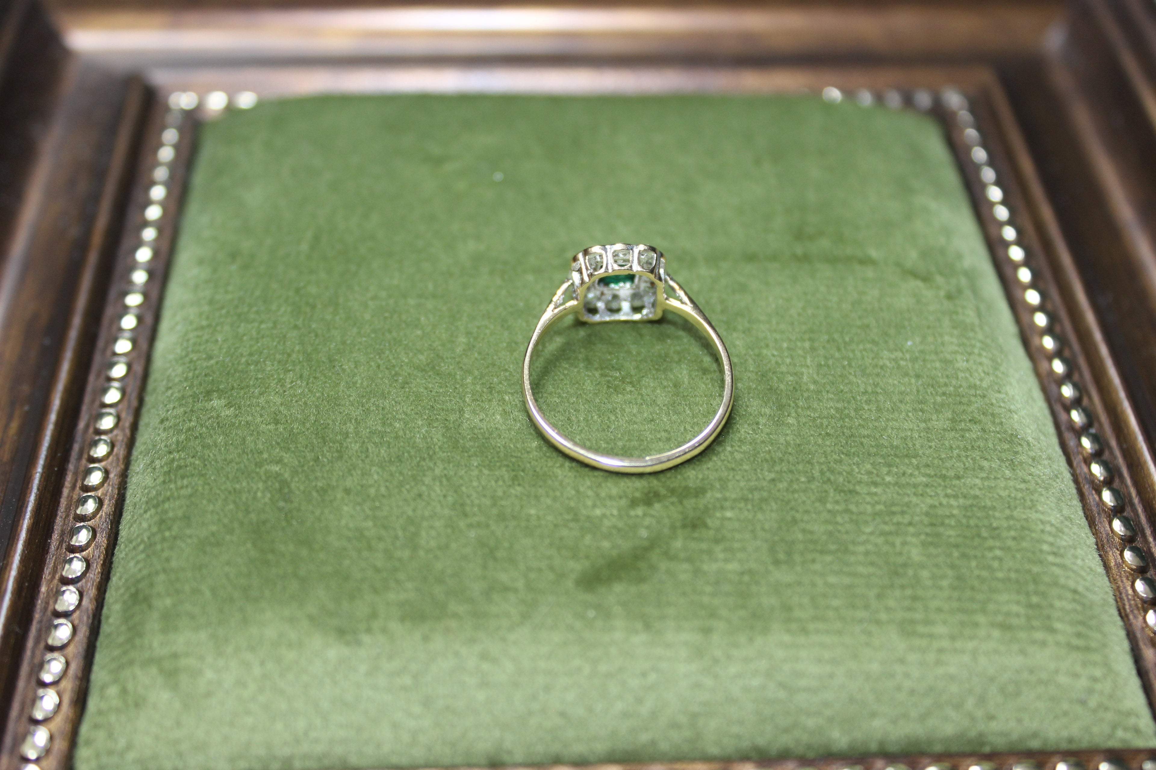 9CT Yellow Gold Vintage Lab Created Green Spinel Gemstone