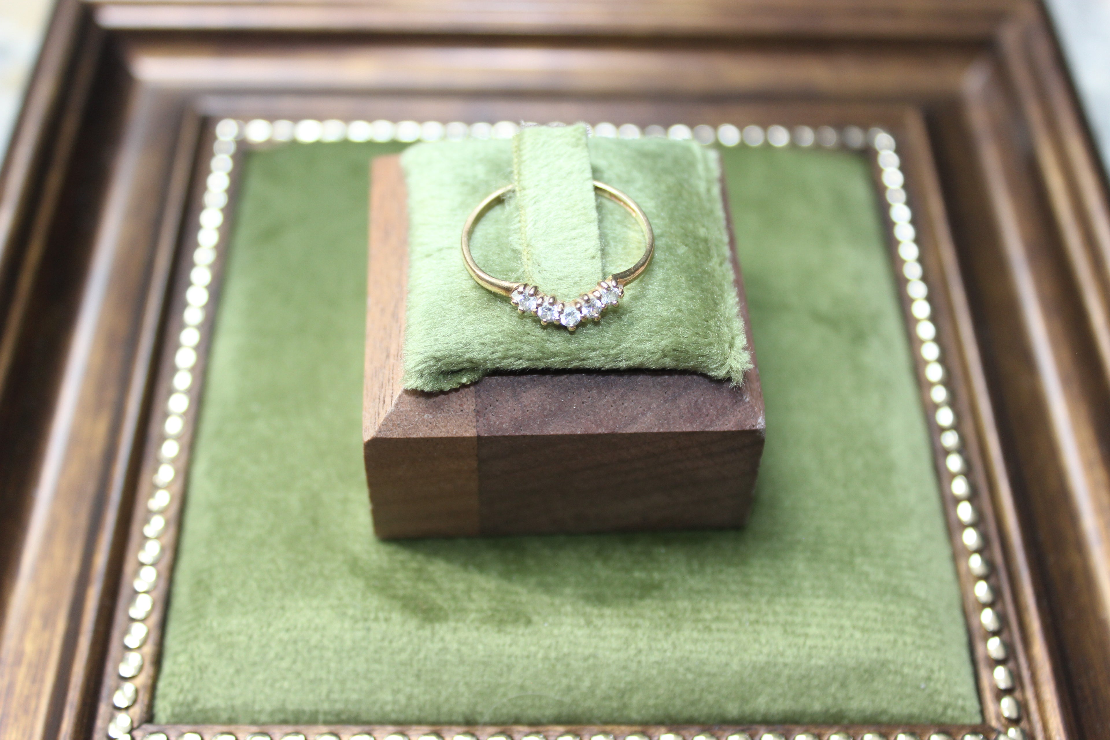 Vintage 9ct Solid Yellow Gold Cubic Zirconia Wishbone Ring