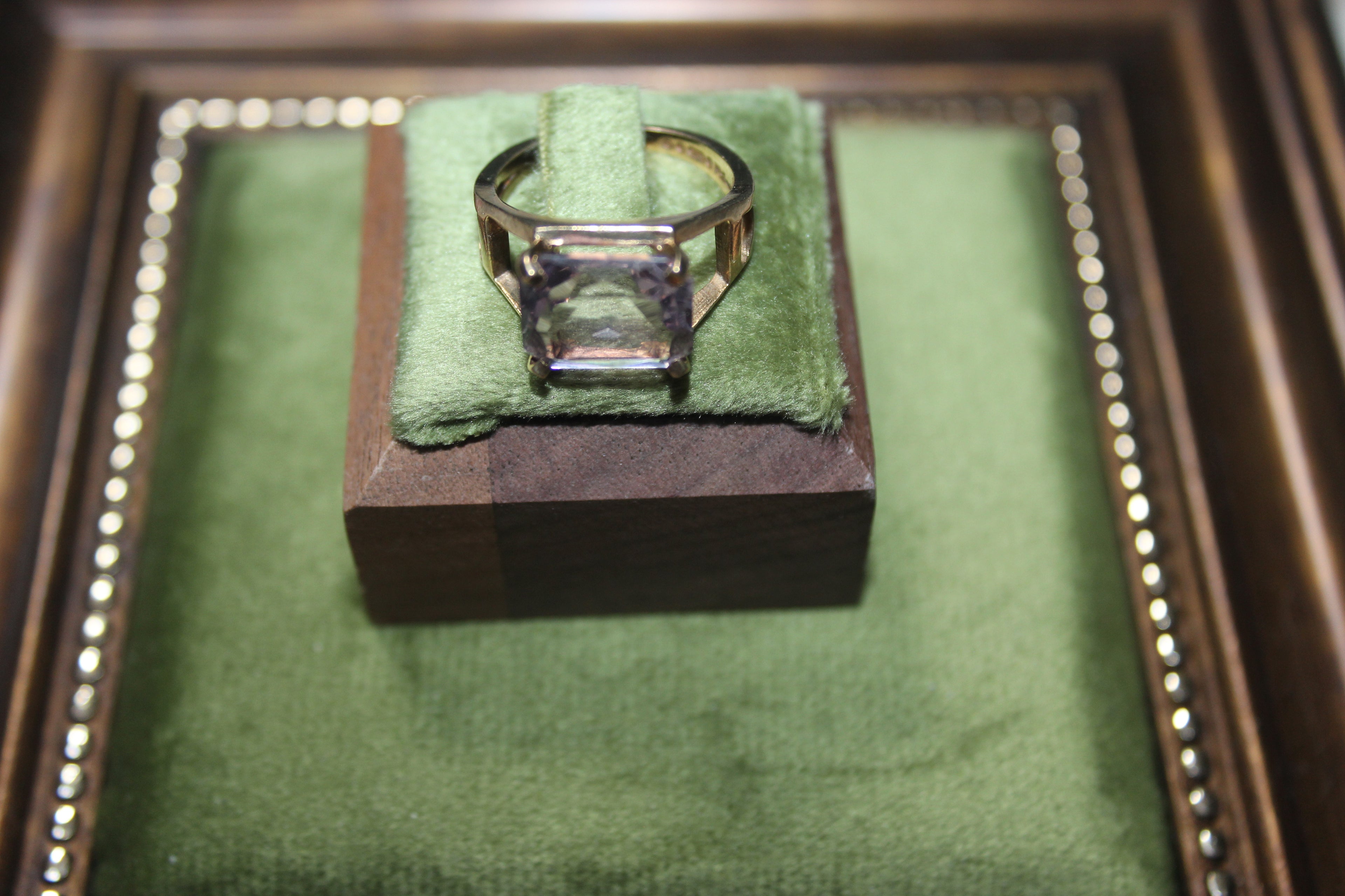 9ct Yellow Gold Large Emerald Cut Amethyst Vintage Ring