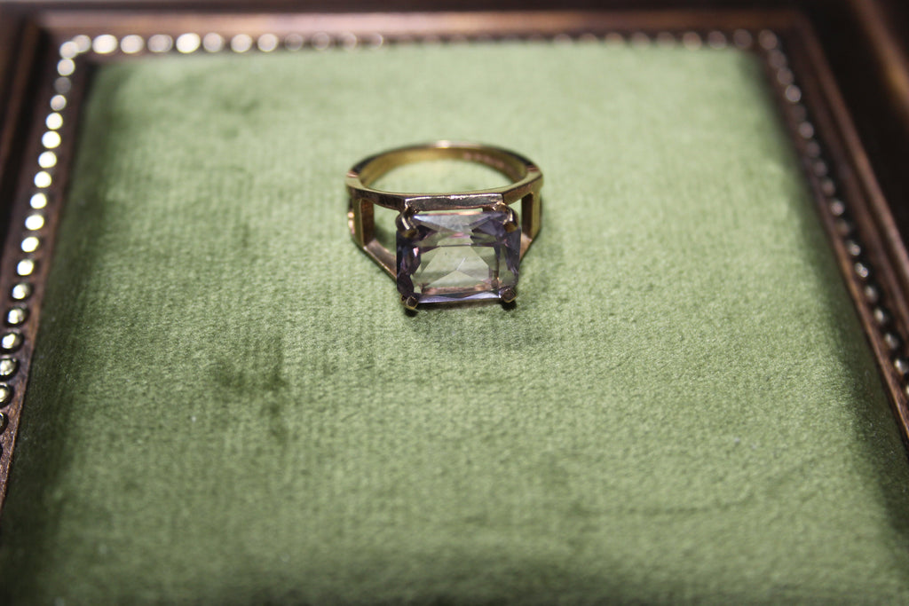 9ct Yellow Gold Large Emerald Cut Amethyst Vintage Ring