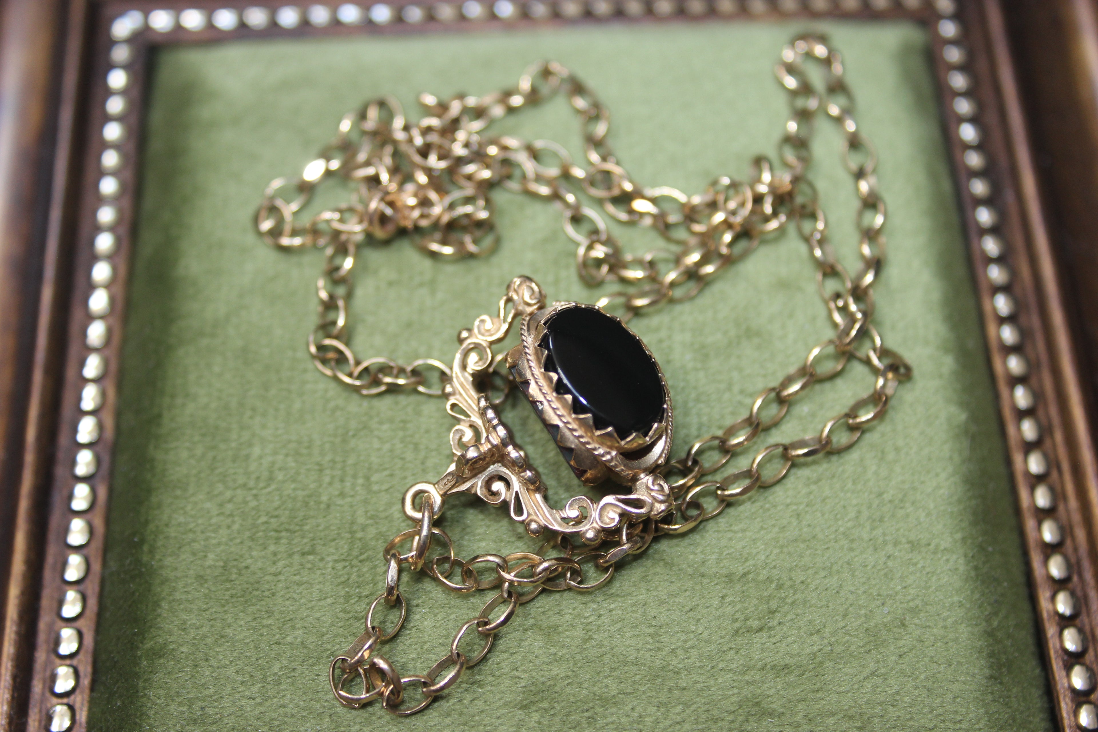 Vintage 9ct Gold Spinning Fob Seal Pendant | Marked Chain