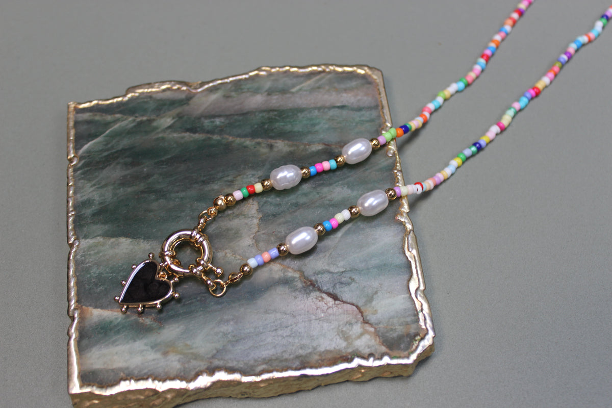 Rainbow Beaded Pearl Necklace (Black Heart) (close-up) – The Nook