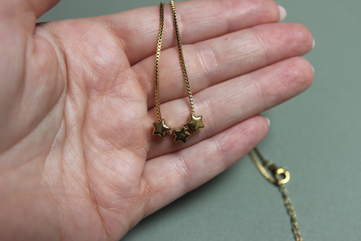 Three Star Pendant Necklace Gold – The Nook