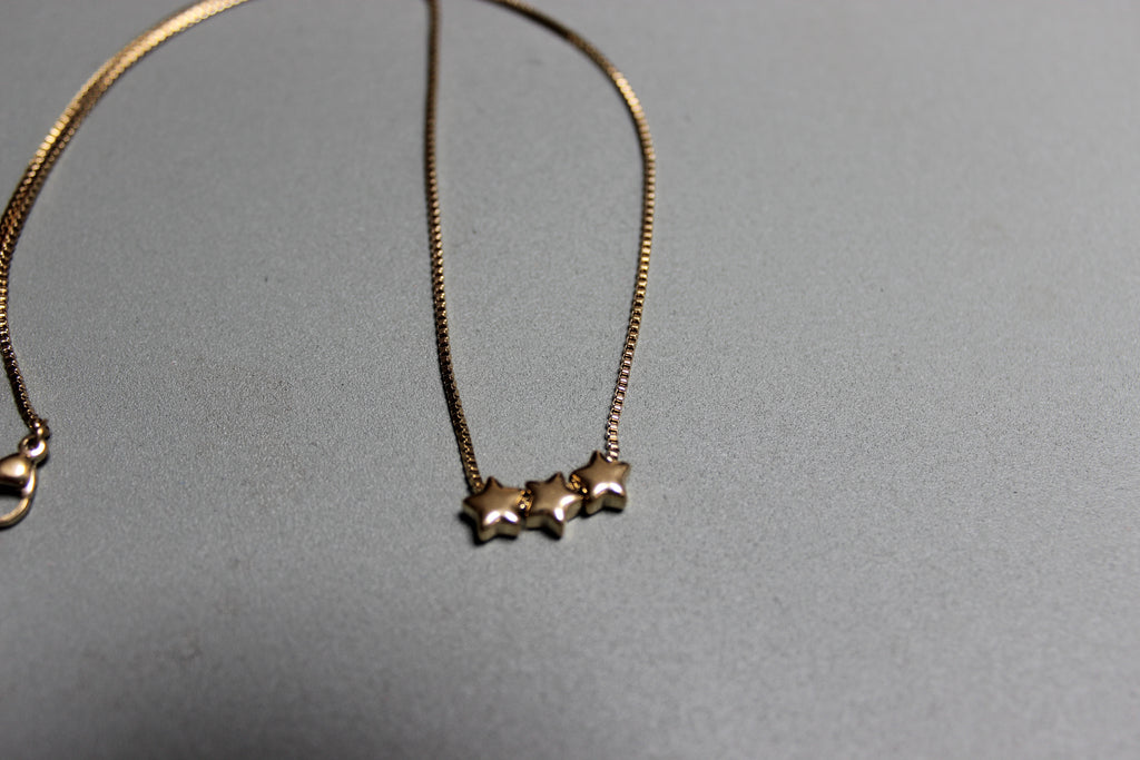 Three Star Pendant Necklace Gold (detail) – The Nook