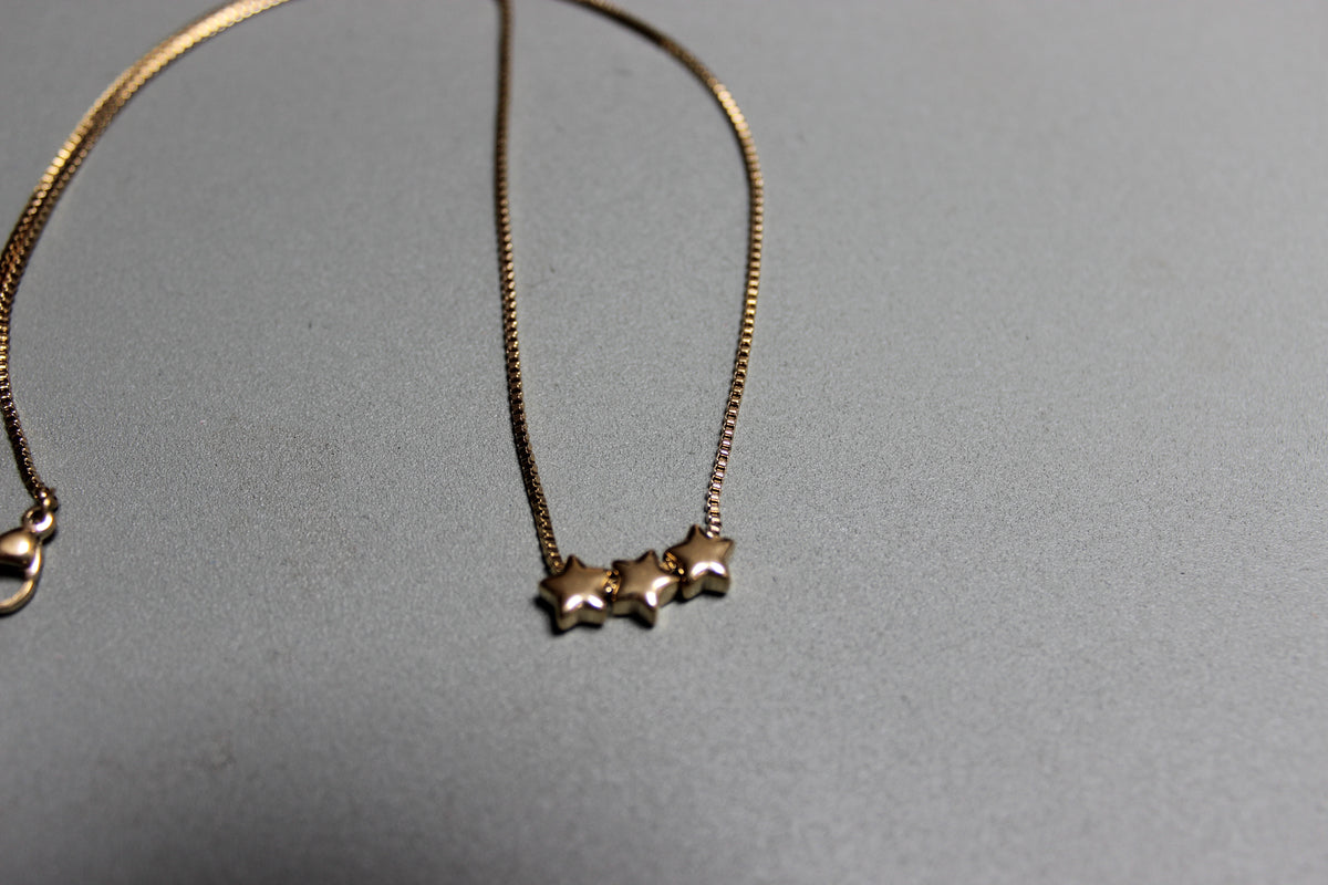 Three Star Pendant Necklace Gold (detail) – The Nook