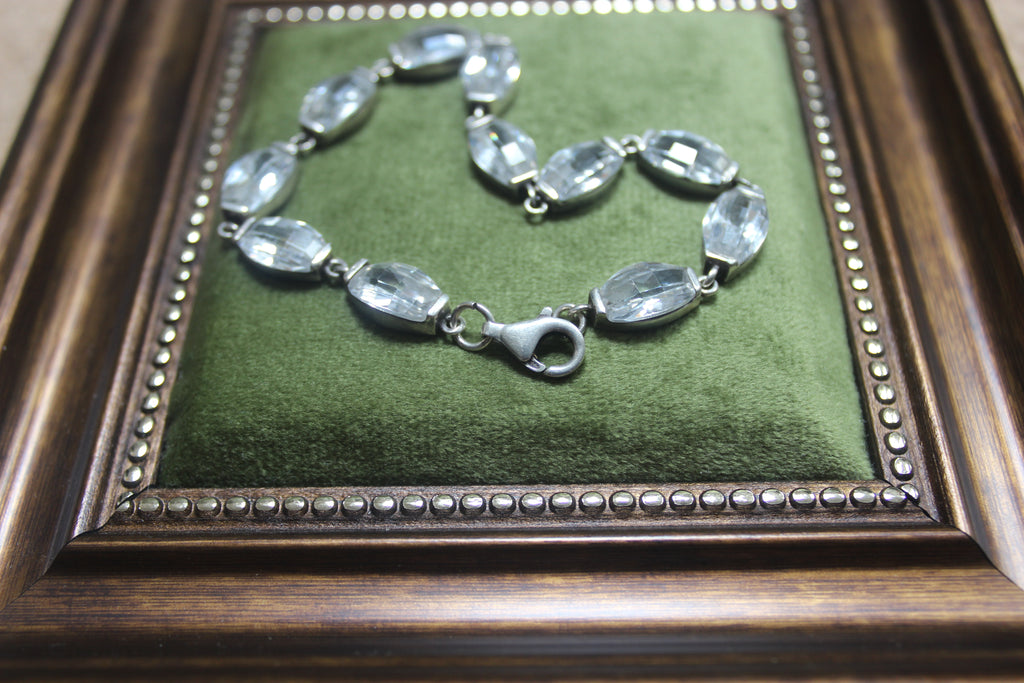 Vintage Silver Bracelet with Sparkly Clear CZ Stones (close-up) – The Nook